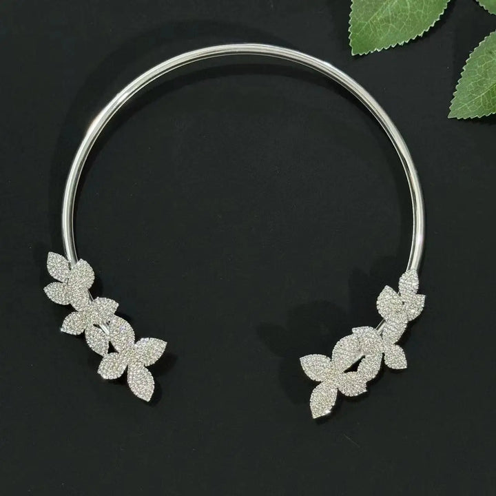 Fashionable and personalized rhinestone flower open collar Necklace