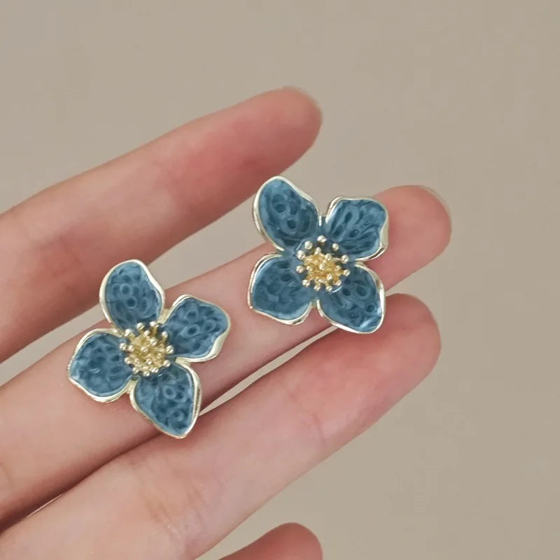 Ismera Blooming Petal Stud Earrings