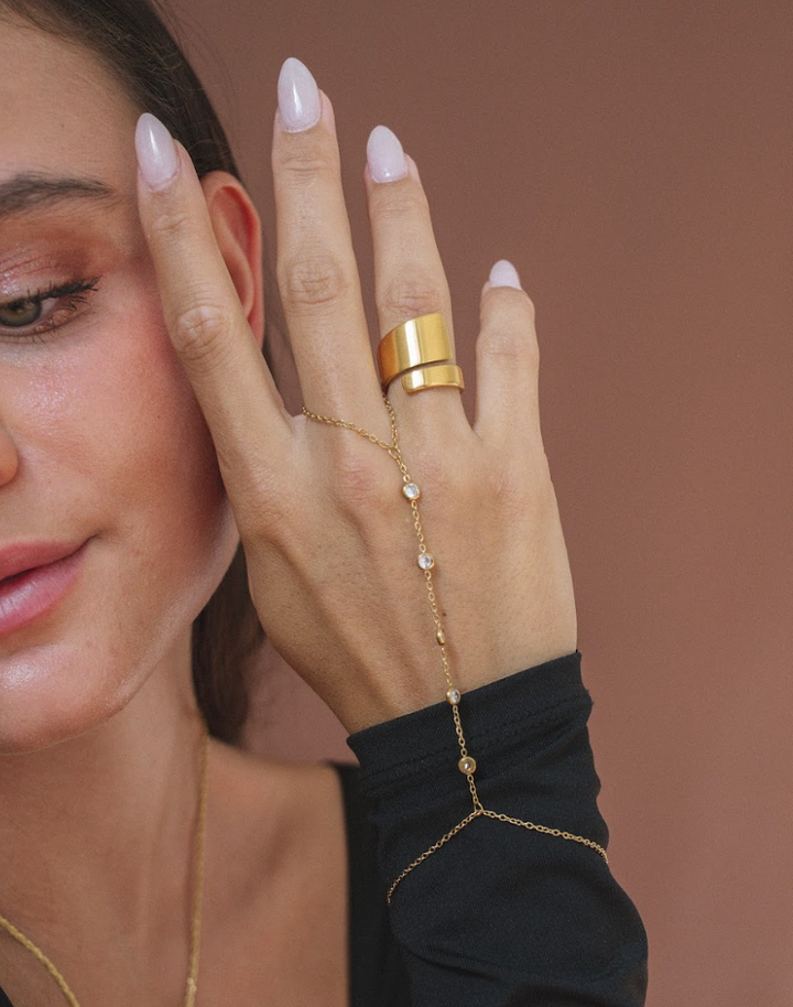 LINÉA. Hand chain
