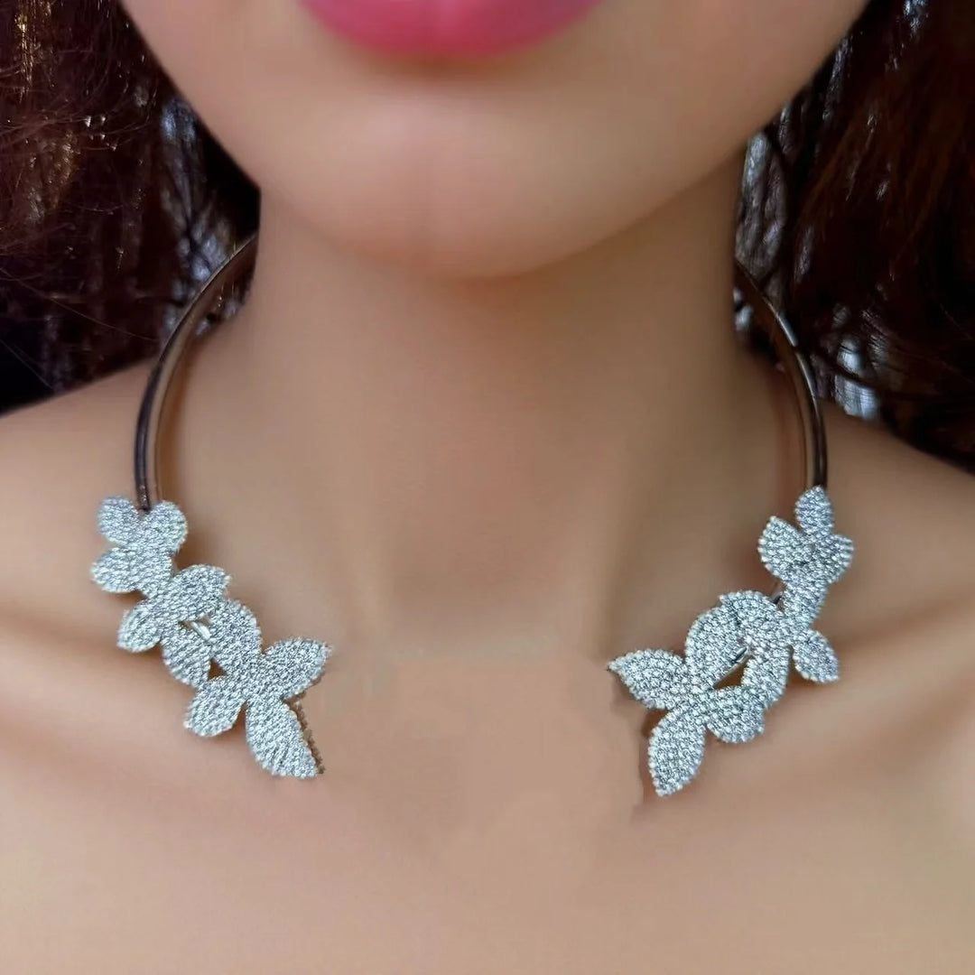 Fashionable and personalized rhinestone flower open collar Necklace