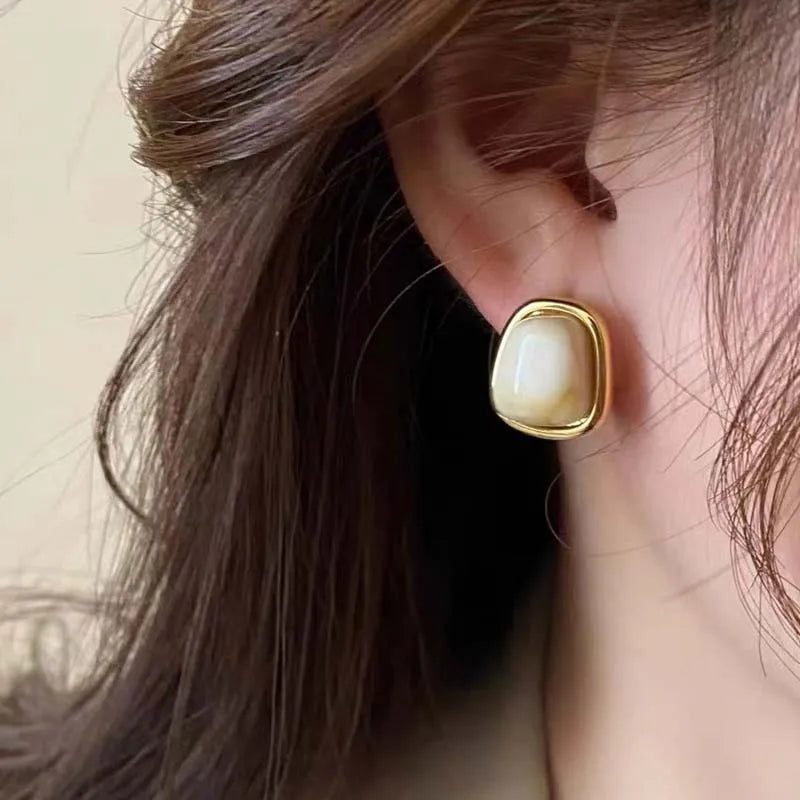 Elowra Molten Resin Studs