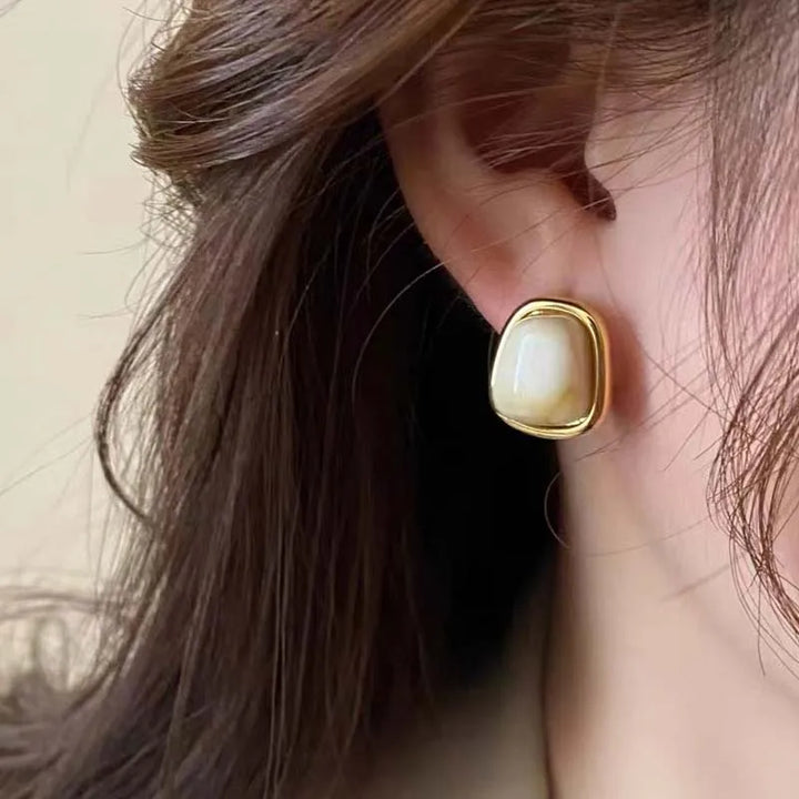 Elowra Molten Resin Studs