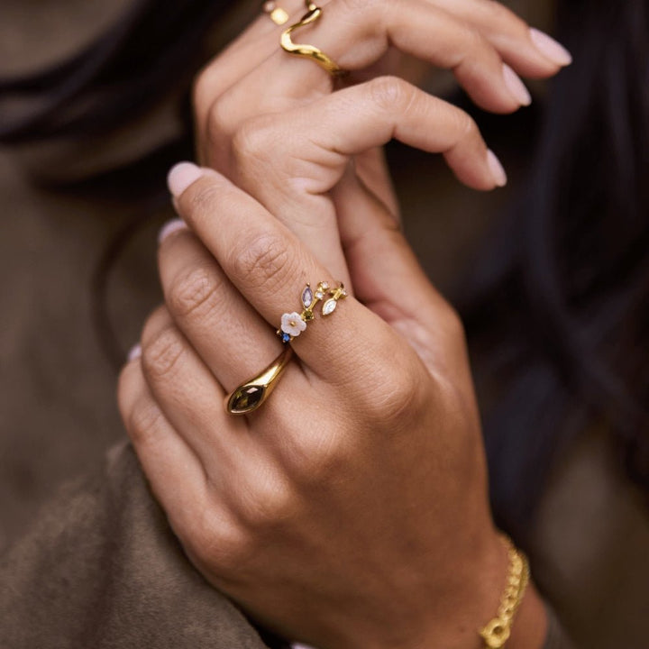 Floral Ring Crystal White Blossom Gold