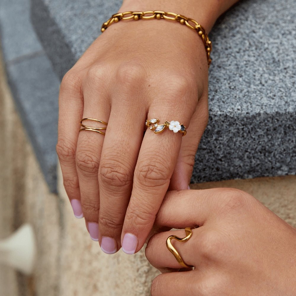 Floral Ring Crystal White Blossom Gold