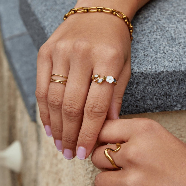 Floral Ring Crystal White Blossom Gold