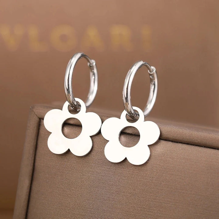 Dainty Floral Outline Hoop Earrings