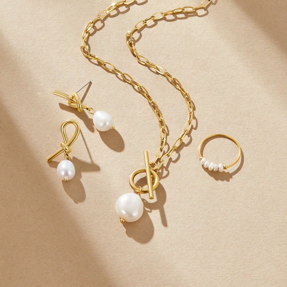 Elegant Gold Freshwater Pearl Necklace