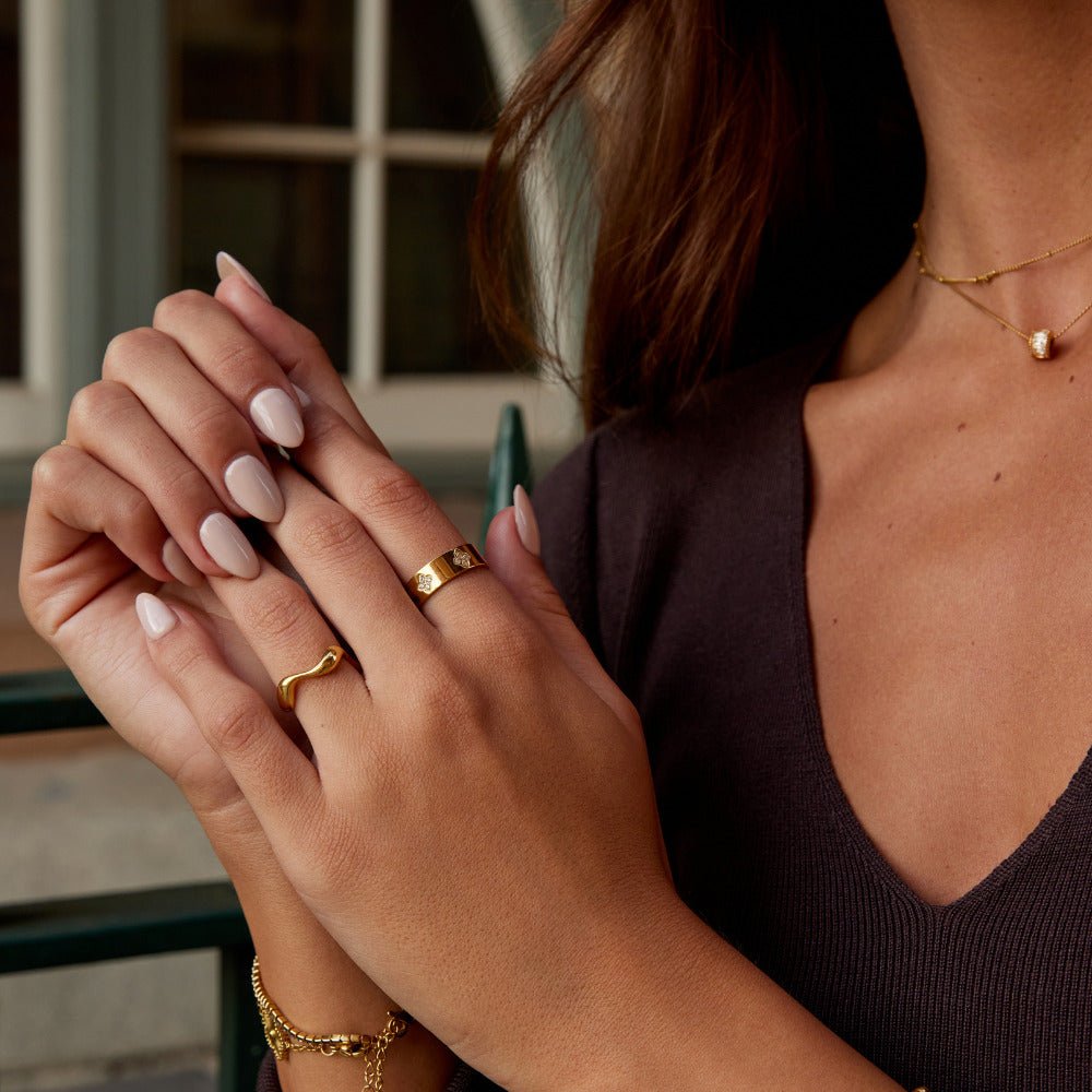 Clover Ring with Crystals Gold