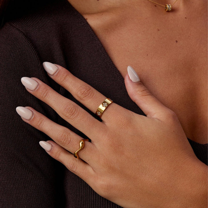 Clover Ring with Crystals Gold