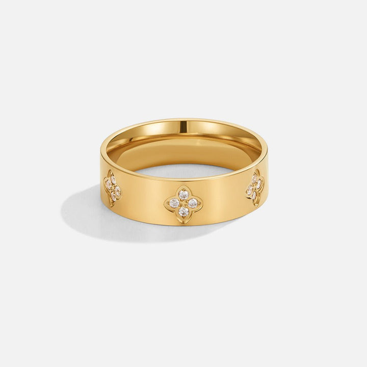 Clover Ring with Crystals Gold
