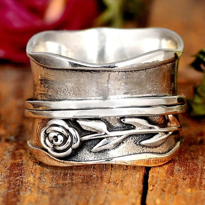 Vintage Silver Ring with Flower Pattern