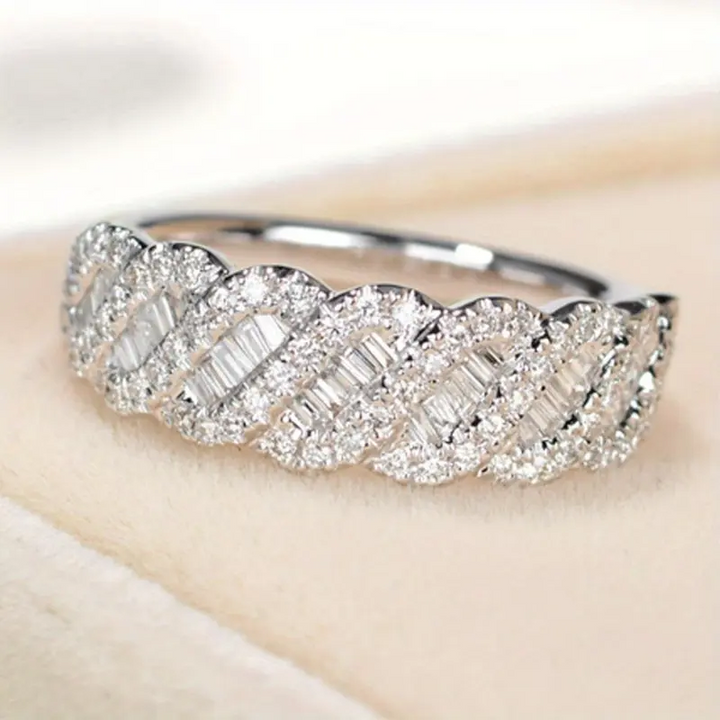 Shiny Twist Zirconia Ring