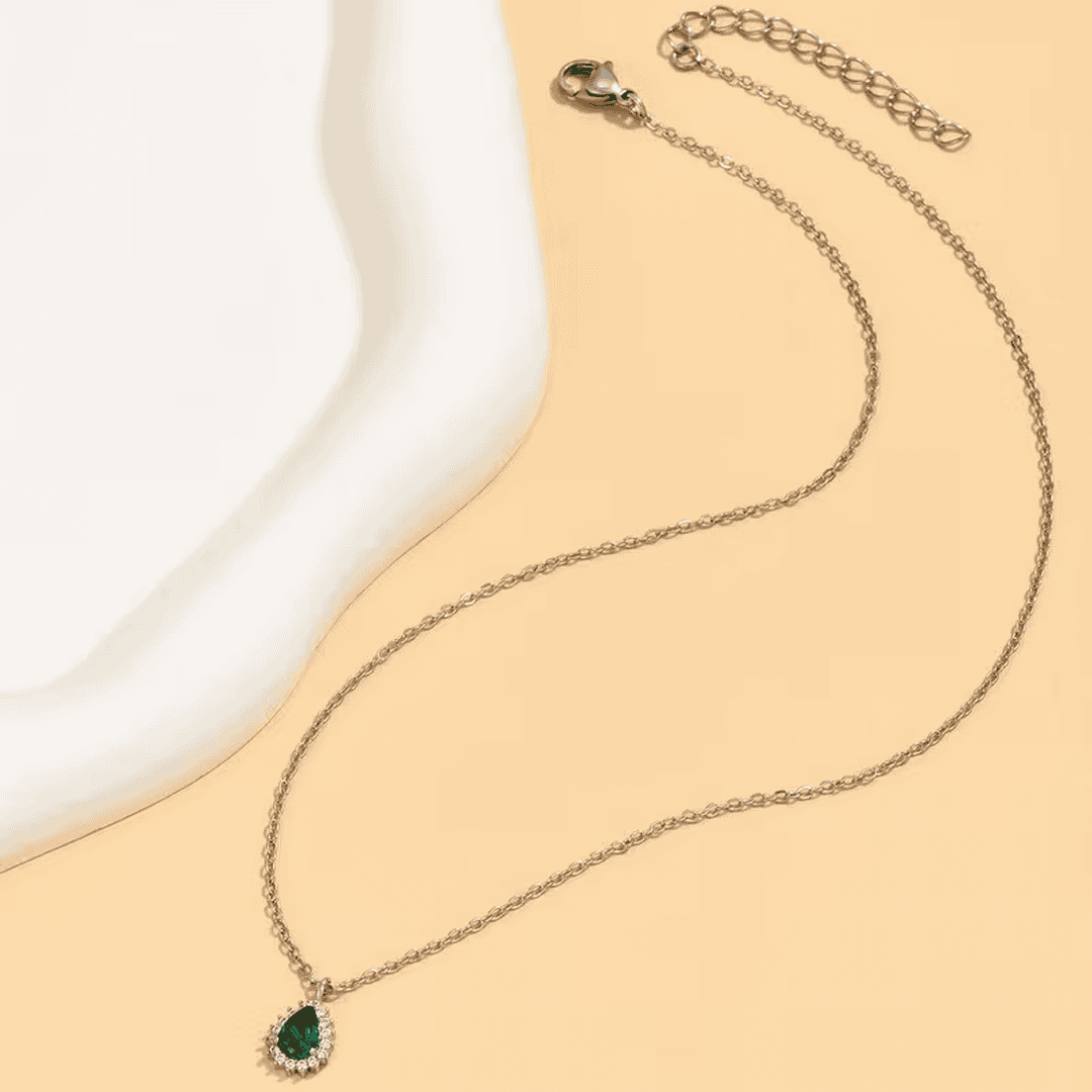Elegant Emerald Stone Dew Necklace