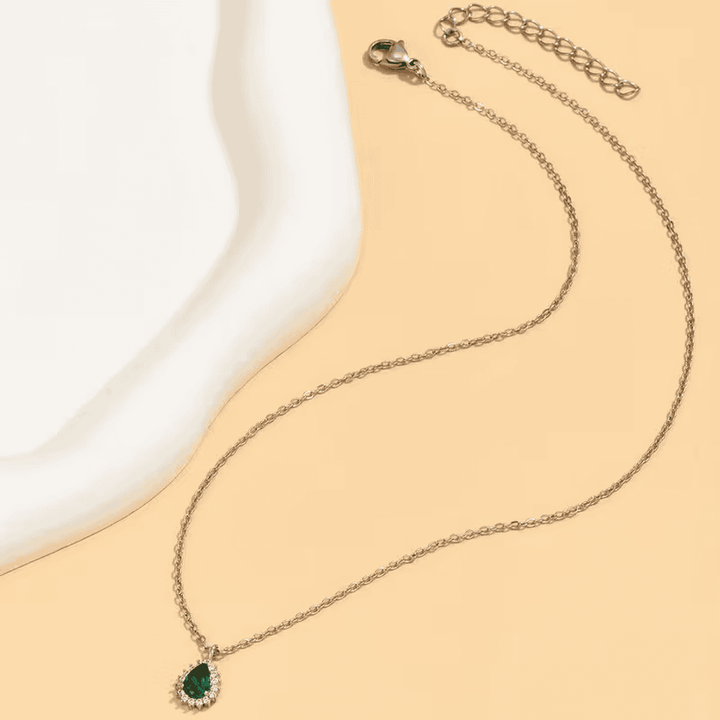 Elegant Emerald Stone Dew Necklace