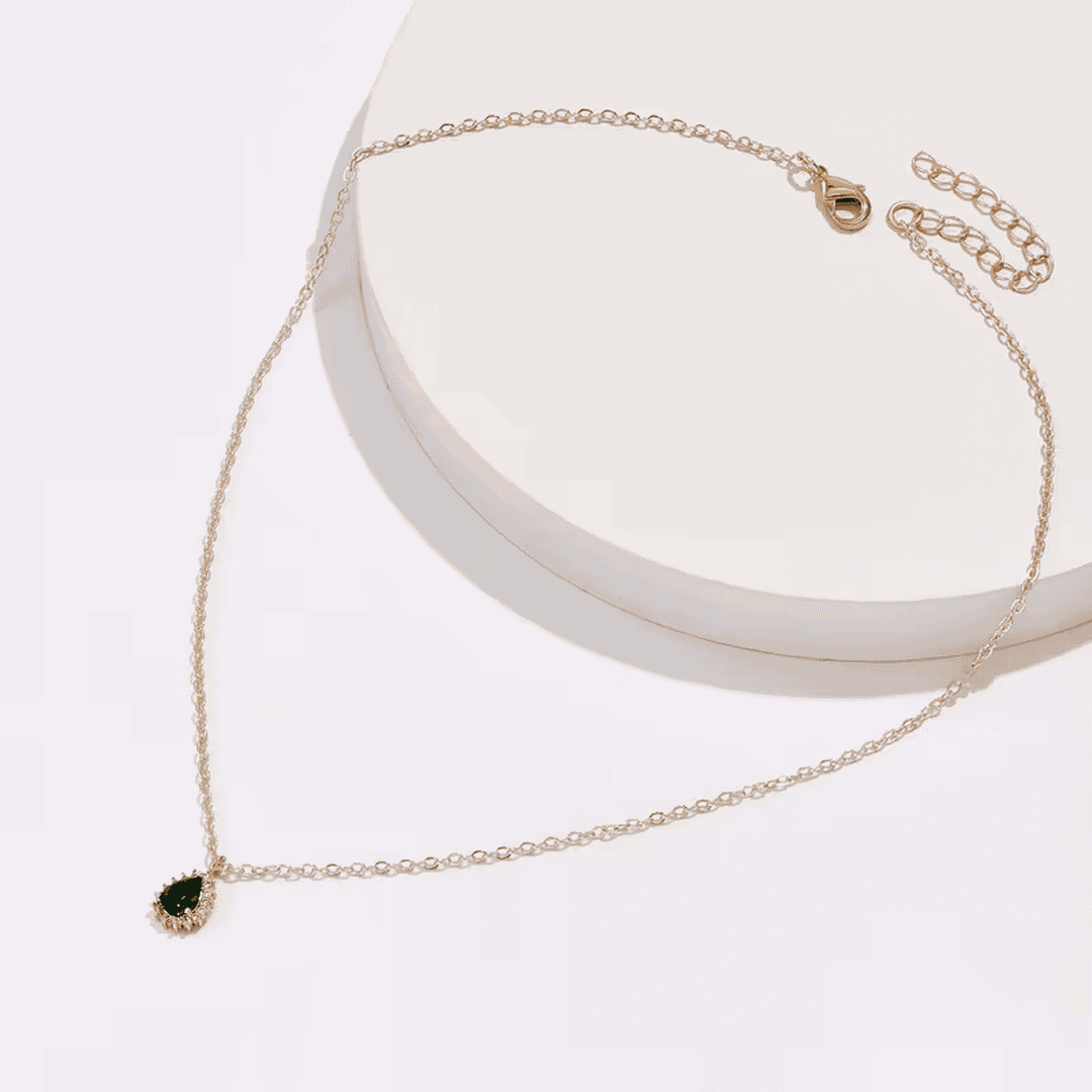 Elegant Emerald Stone Dew Necklace