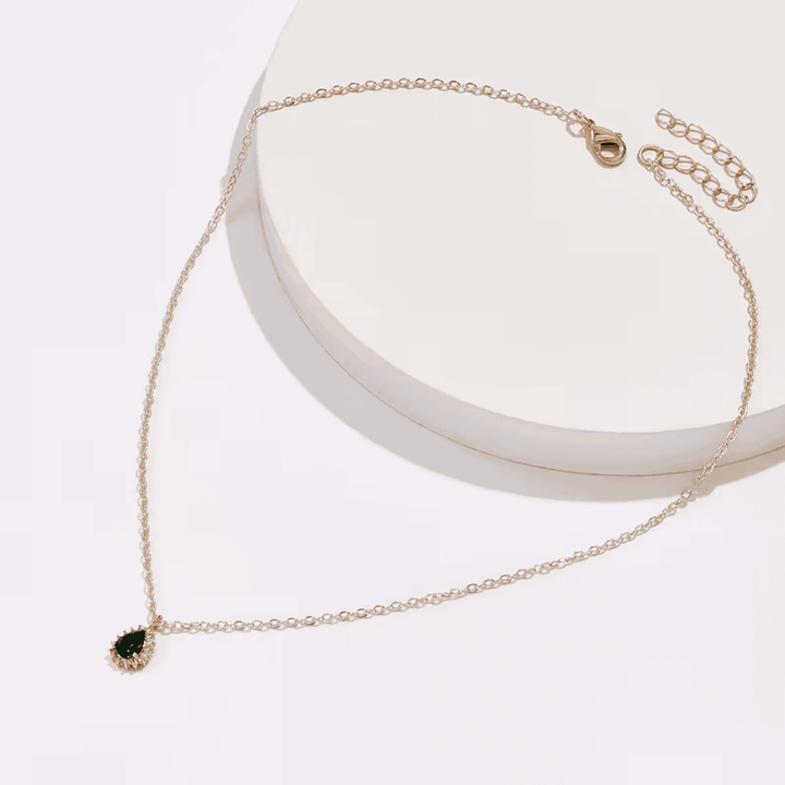 Elegant Emerald Stone Dew Necklace