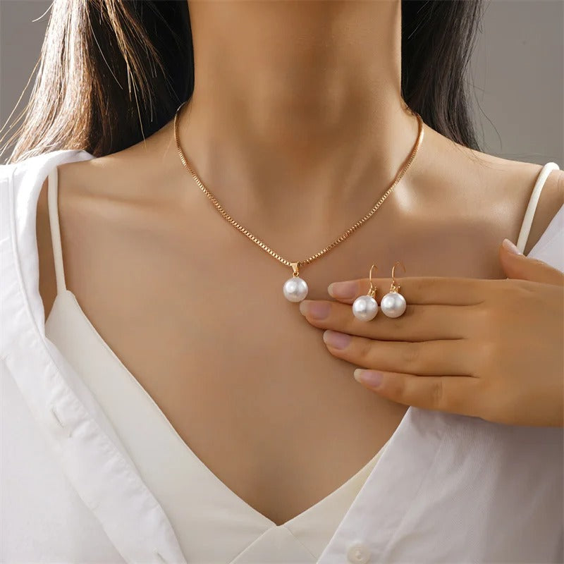 3pc Round Pearl Necklace and Earring Set