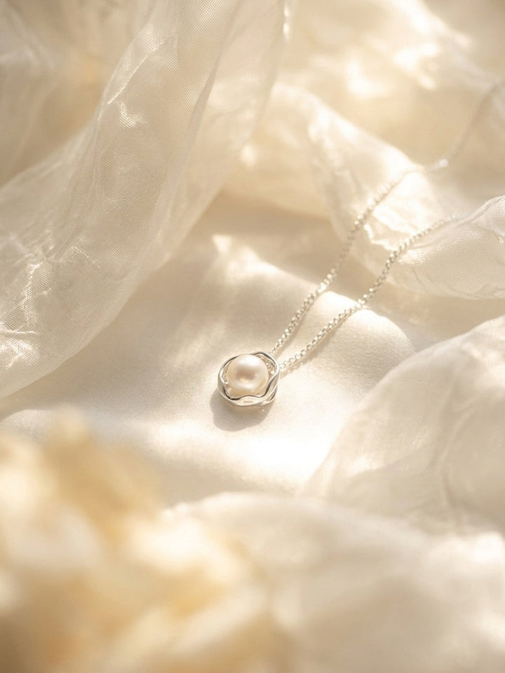 Muse Halo Necklace