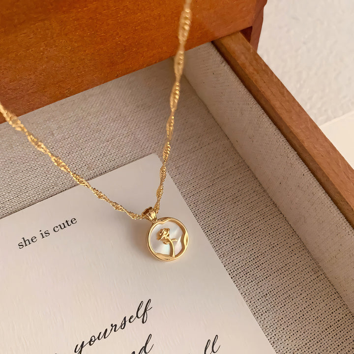 Rose Shellfish Necklace