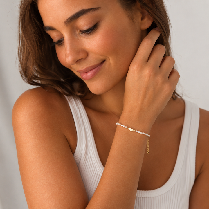 Bracelet with Heart and Shell Pearls in 18kt Gold-Plated Stainless Steel