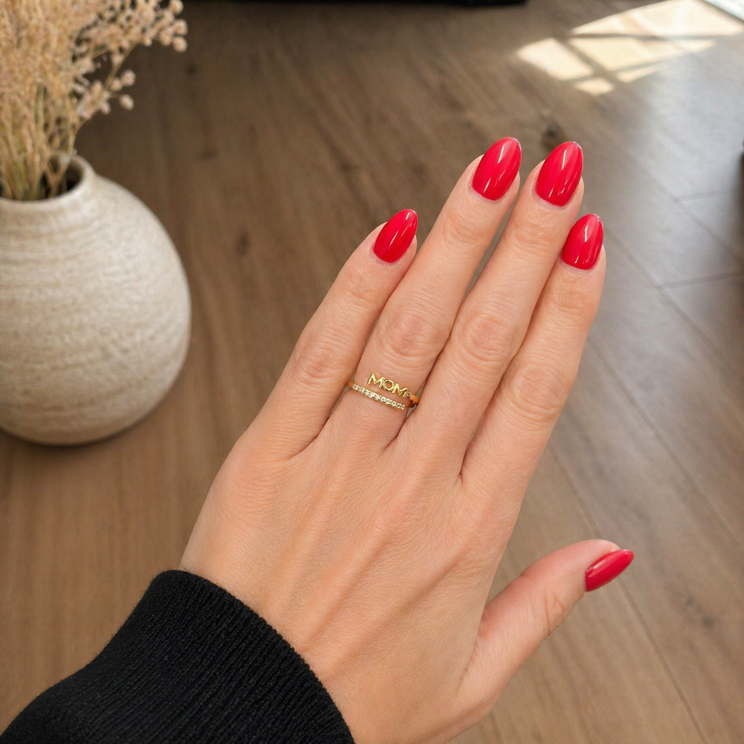 Mom ring with zirconia in 18 karat gold-plated copper