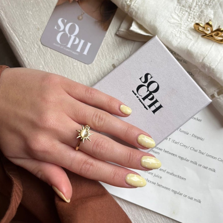 Rotating fidget anti-stress sun ring with white opal in 14 karat gold-plated copper