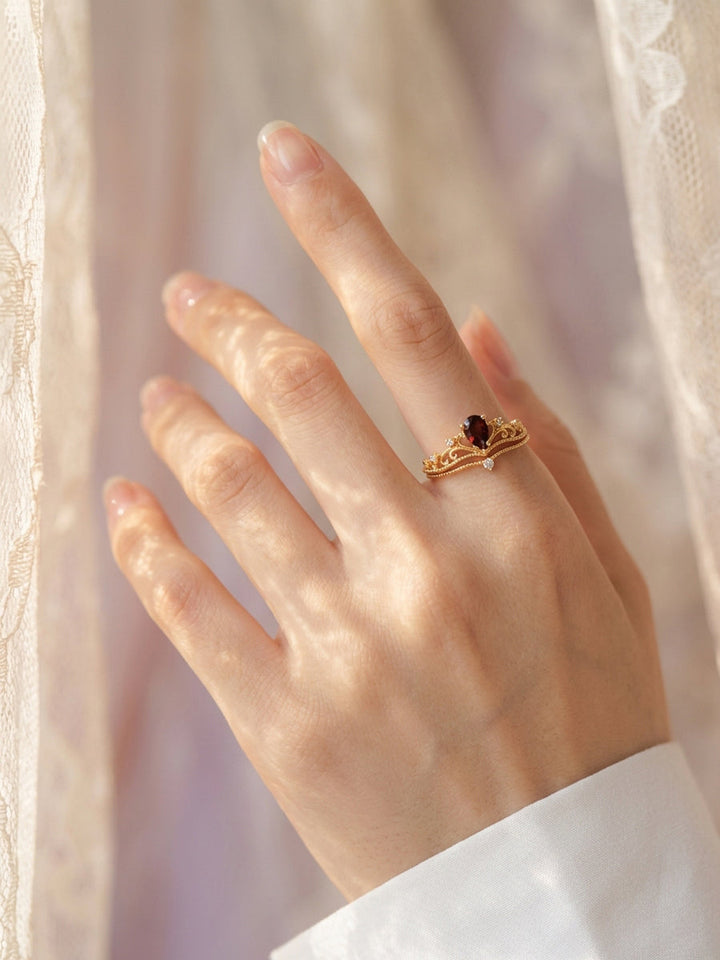 Scarlet Crown Ring Set