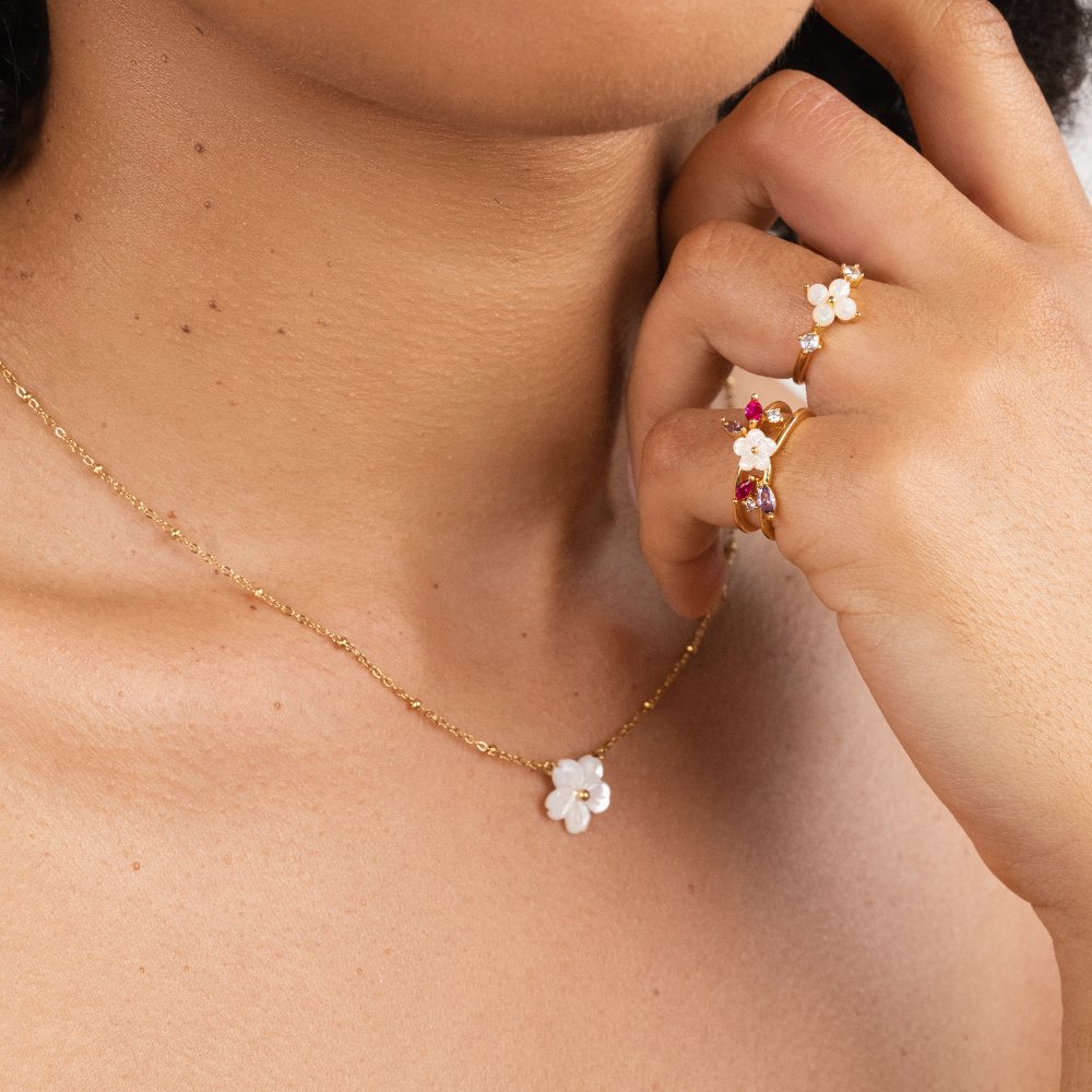 Necklace with White Flower - White Blossom
