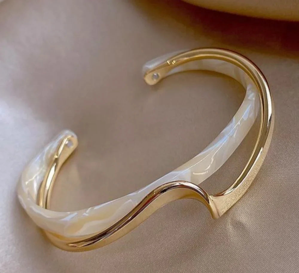Florence | White Opal Elegant Gold Plated Bracelet