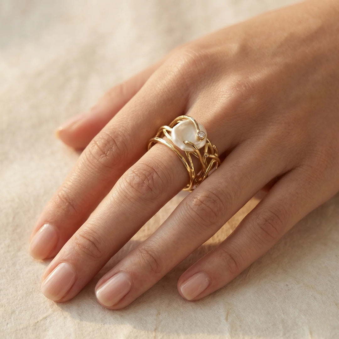 Samira - Thin Golden & Pearl Ring