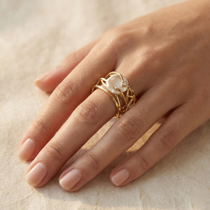 Samira - Thin Golden & Pearl Ring